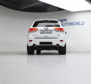 Jeep Cherokee 2.4 Gasolina Automático SUV AWD FWD, Vehículo Confiable de Bajo Mantenimiento, Listo para Exportación al Mercado de Oriente Medio y África - Product Image 1