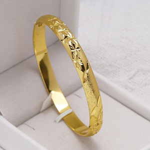 Dropshipping Bracciale da Donna in Acciaio Inossidabile dal Design Raffinato, Gioielli alla Moda, Braccialetti Incisi Placcati Oro - Product Image 3