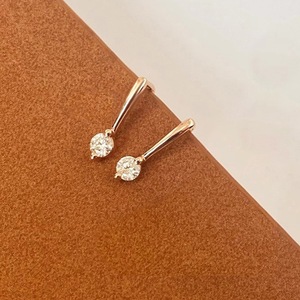 Orecchini a perno minimalisti piccoli da donna, semplici con intarsi scintillanti, gioielli per l'orecchio da abbinare ogni giorno - Product Image 2