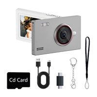 Mini-caméra 2026 ultra-mince avec boîtier carré en ABS, capteur CMOS 8MP, lampe torche LED, vidéo HD 1080P, prise en charge MicroSD, chargement USB-C, écran LCD IPS 2,4 pouces, DC36