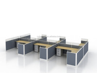 Poste de travail modulaire pour personnel de bureau, table de bureau avec cloisons en verre et tissu, cloison de bureau par un fabricant de mobilier de bureau