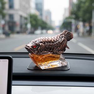 Ambientador de Coche con Clip de Ventilación, Diseño de Pez Dragón Dorado, Aroma Floral, Duración de 31-60 Días, Adorno Decorativo - Product Image 1