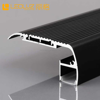 Escalier d'extrusion de radiateur de canal de LED en aluminium noir pour le profil en aluminium mené d'étape de cinéma de lumière d'escalier