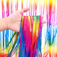 Rideau à franges irisées effet goutte de pluie avec pompons colorés - Décoration d'anniversaire et rideau de porte