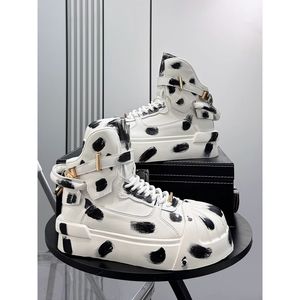 Comercio Exterior Transfronterizo, Venta al por Mayor y al Detal, Nuevos Mocasines de Punta Puntiaguda Súper Populares, Zapatos Blancos de Caña Alta para Hombre, Parte Superior de Cuero Genuino - Product Image 1