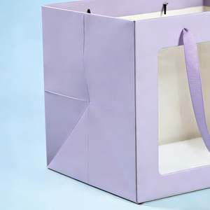 Bolsas de Regalo Personalizables de Color Morado Claro con Ventanas Transparentes, Diseñadas para Ramos de Regalo de Cumpleaños. - Product Image 3