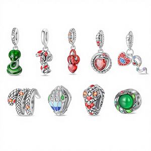 Venta al por mayor pulsera con abalorios encanto Spider-Man circón Chapado en plata encanto joyería fina colgante encanto para bolsos Acier Inoxydable - Product Image 1