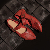 Chaussures plates pour femmes 2026, style designer super populaire, à bout pointu, avec boucles souples, rivets et coussinets confortables