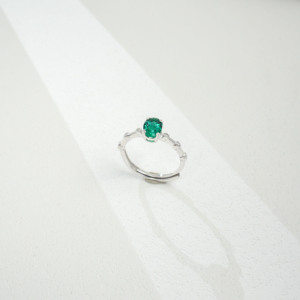 Niche Design Romantic Oval Cut <b>Emerald</b> Gemstone <b>Ring</b> with Rhodium Plating 925 <b>Silver</b> - Product Image 4