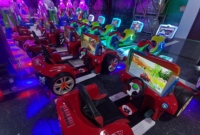 VR-100 Manège pour enfants à monnayeur en fibre de verre, thème Police en poursuite, de grande valeur, pour intérieur, certifié CE, pour salle d'arcade