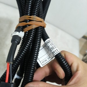 สายไฟบูมรถขุดฮุนได รุ่น 21Q6-10040 ขนาด 1x2.5 มม. ฉนวนพีวีซี 24V สายไฟแขนบน สำหรับรุ่น 215-9C 225Vs 225-9T 300-9s - Product Image 2