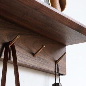 Étagère murale en bois massif, style nordique, étagère murale d'entrée avec panneaux perforés pour manteaux et chapeaux. - Product Image 2