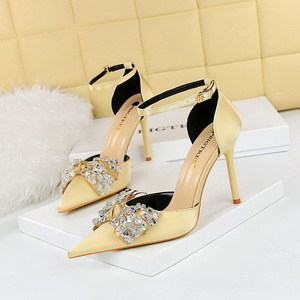 Chaussures <span class=keywords><strong>à</strong></span> talons hauts d'été pour femmes, <span class=keywords><strong>bouche</strong></span> peu profonde, bout pointu, strass, nœud, creux, avec sandales - Product Image 1