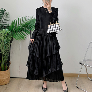 Robe Miyake Très Vendue Couleur Unie Robes Élégantes Grande Taille à Volants Superposés Longues pour Femme - Product Image 1