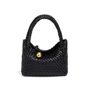 Sac à bandoulière en PU tissé à motif géométrique haut de gamme pour femme, avec poignée unique, doublure en polyester et fermeture à bouton - Product Image 6
