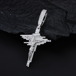 Colgante de Cruz de Jesús Crucificado de Alta Calidad en Plata de Ley 925 con Moissanita Talla Baguette Estilo Iced Out - Product Image 2