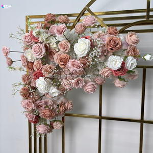 LEDA Guirlande Murale Faite Main Rose Romantique et Gypsophile, Motif Floral Irrégulier Doux, Décoration Murale pour Mariages et Saint-Valentin - Product Image 4