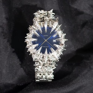 Reloj de Pulsera Personalizado con Esfera Gótica, de Acero Inoxidable, Estilo Retro, con Movimiento de Cuarzo Alabastro, Diseño Hecho a Mano con Garras Puntiagudas - Product Image 6