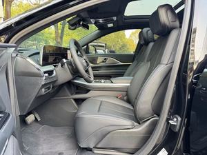 Confort raffiné, présence audacieuse : le <span class=keywords><strong>Cadillac</strong></span> <span class=keywords><strong>XT5</strong></span> offre une polyvalence haut de gamme pour les familles modernes. - Product Image 4