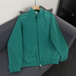 Chaqueta Blanca de Protección Solar con Cierre Completo y Cuello Alto, Color Sólido, Anti-UV, Corte Regular, Unisex para Adultos, 100% Poliéster - Product Image 6