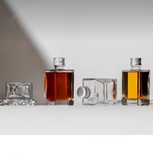 Botol Minuman Keras Kaca Kosong Bentuk Persegi Nordik 100ml/150ml dengan Tutup Sekrup untuk Rum, <span class=keywords><strong>Whisky</strong></span>, Vodka, dan Minuman Keras Lainnya - Product Image 3