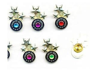 Distintivo in metallo con spilla a stella 3D con pietre per anni di servizio - Product Image 1