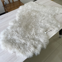 Peau de mouton longue et bouclée de haute qualité en gros, tapis en fourrure véritable pour textile domestique respectueux de l'environnement, fourrure animale de mouton
