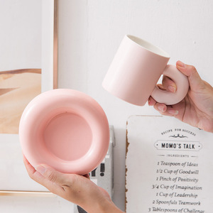 Nouveau Design <span class=keywords><strong>tasse</strong></span> à café en céramique <span class=keywords><strong>petit</strong></span> <span class=keywords><strong>déjeuner</strong></span> <span class=keywords><strong>avec</strong></span> <span class=keywords><strong>soucoupe</strong></span> tasses à thé au lait en porcelaine nordique créative en vrac - Product Image 4