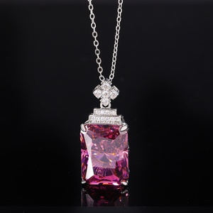 Pendentif Bouteille de Parfum en Cuivre Écologique avec Zircon Cubique Rouge de Haute Qualité 15*20mm pour Femme, Idéal au Quotidien - Product Image 2