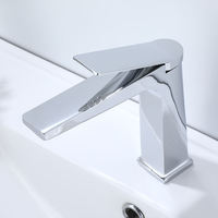 Robinet de salle de bain moderne carré à poignée unique, mitigeur de lavabo chaud/froid chromé poli à poser sur comptoir avec valve en céramique