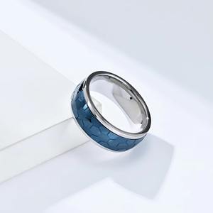 Anillos de fútbol de campeonato Anillos giratorios de acero inoxidable chapados en oro de 8mm para hombres Color azul negro Regalo de moda elegante para - Product Image 3