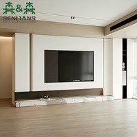 Meuble TV mural sur mesure avec panneau gris, section en marbre et niche pour cheminée