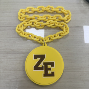 Collar de acrílico colorido personalizado para campeonatos infantiles y juveniles, colgante de espuma EVA 3D multicapa con logo del equipo, cadenas de plástico brillantes para aficionados - Product Image 3
