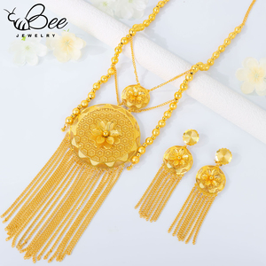 En gros Parure de bijoux de mariée africaine pour femme en alliage plaqué or 24K, 3 pièces : collier à longues pampilles, boucles d'oreilles et bague, sculpté ajouré, pour mariage - Product Image 3