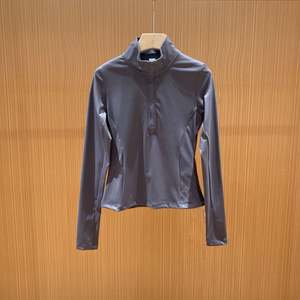 Ensemble de sport de luxe pour femme : débardeur de yoga, soutien-gorge de sport et leggings taille haute extensibles pour le fitness et la gym - Product Image 4