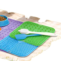 Tapis de léchage pour chien en silicone, écologique, sans BPA, avec logo personnalisé, imperméable, bol à alimentation lente, accessoire portable pour petits animaux de compagnie, forme carrée