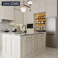 Armoire de cuisine en bois massif laqué de style européen antique personnalisable avec comptoir en quartz et éclairage LED à capteur pour appartement