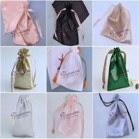 Boîte d'emballage pour extensions de cheveux biodégradables sur mesure, boîte en papier rigide avec logo en feuille d'or et doublure en satin, emballage cadeau de luxe