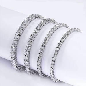 สร้อยข้อมือและกำไลแฟชั่นสแตนเลสสตีลกันน้ำ ป้องกันการหมอง ชุบทอง 14K 18K สำหรับผู้หญิง - Product Image 1