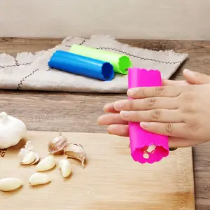 Hot Sell Professionele Keuken Schil Kruidnagel Peeling Spiraal Gereedschap Husker Magic Tube Huid Roller Easy Duner Verwijderaar Knoflook Siliconen