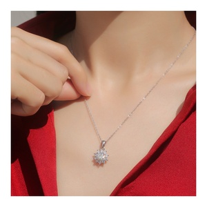 <span class=keywords><strong>Venta</strong></span> directa del fabricante, <span class=keywords><strong>precio</strong></span> al por mayor, collares con colgante de círculo de plata esterlina de moissanita chapada en <span class=keywords><strong>oro</strong></span> de 18 quilates de 1Ct - Product Image 1