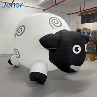 Moutons gonflables mignons de dessin animé utilisés pour la décoration de fêtes, la mise en scène et la publicité promotionnelle.