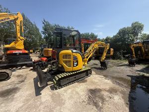 Miniexcavadora Komatsu PC30 usada, equipada con cabina completamente cerrada, ideal para paisajismo, obras municipales y construcción agrícola. - Product Image 4