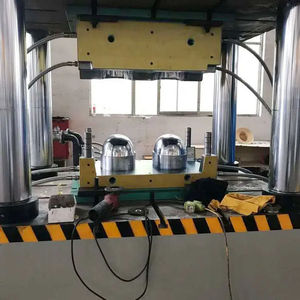 Pressa Idraulica Automatica ad Alta Velocità a Quattro Colonne da 315 Tonnellate per la Produzione di Giubbotti Antiproiettile, Caschi e Protezioni Corporee con Pompa Motore - Product Image 6