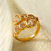 Bague tendance pour femme en acier inoxydable plaqué or, incrustée de zircon vert émeraude multiforme en forme de goutte d'eau