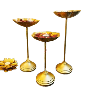 Soporte de Metal Dorado Duradero para Velas de Té con Forma de Flor de Loto, Base para Velas Rangoli, Centro de Mesa Floral Hecho a Mano para Bodas y Hogar - Product Image 2