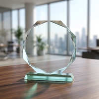Prix personnalisé en verre gravé Plaques de cristal design octogonal Trophée en verre de jade