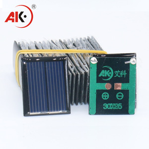 แผงโซลาร์เซลล์ Ak ขนาด 30x25 มม. โพลีคริสตัลไลน์ โฟโตโวลตาอิก แบบอีพ็อกซี่ สำหรับงาน DIY ผลิตไฟฟ้าด้วยมอเตอร์ขนาดเล็ก - Product Image 1