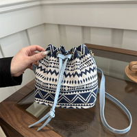Nouveau Sac Seau Rétro à Bandoulière Unique pour Femme, Style Chinois Ancien, Personnalisé et Tendance, avec Cordon de Serrage