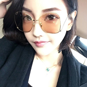 Gafas de Sol Qianai para Mujer con Montura Dorada y Lentes de PC con Protección UV400, Estilo Océano, Modelo H4-1743 - Product Image 3